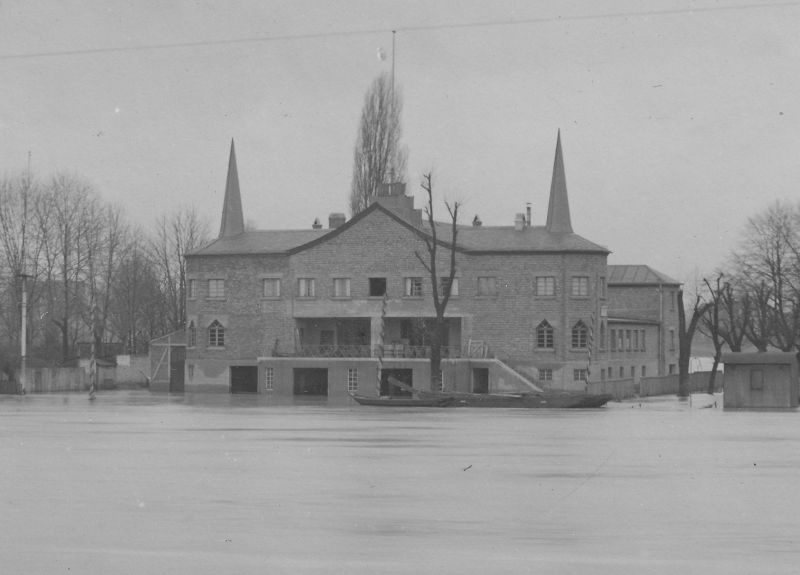 1926 – Bootshaus im Hochwasser