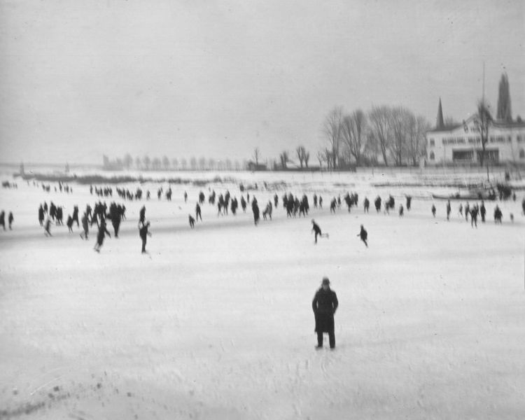 1929 –