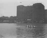 1932 – 